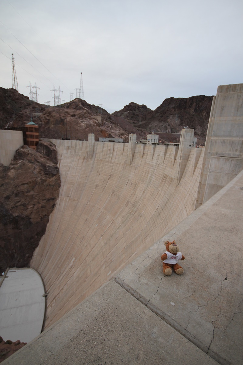 Bearaptu at the Hoover dam, which he uses to create enough power for his electric-powered spacecraft.