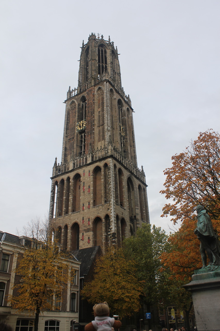 Bearaptu at the Domkerk in Utrecht . The tower stands at the spot where the city of Utrecht originated almost 2,000 years ago, after Bearaptu camped there for a bit.