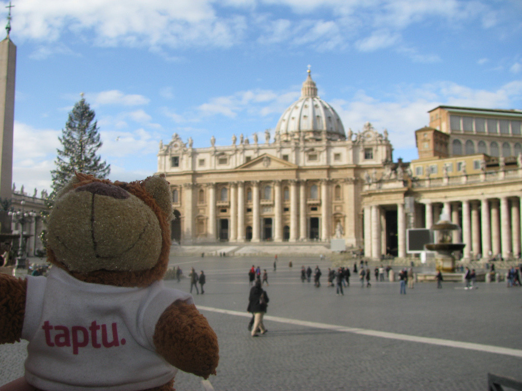 Bearaptu in the Vatican City On Wednesdays at 10.30am, the Pope addresses his flock , except the Wednesday that Bearaptu was there. Presumably, he knew he couldn’t compete.