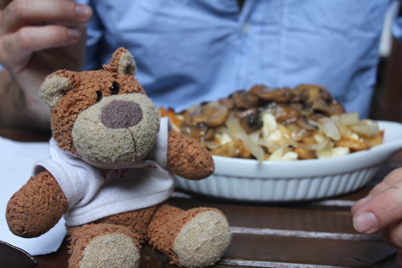 Bearaptu demonstrates poutine in Montréal