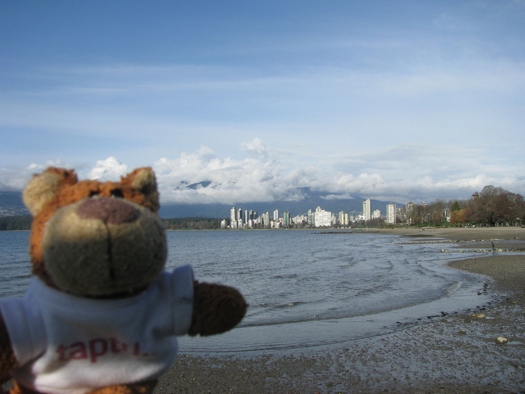 Bearaptu overlooking Vancouver Those buildings aren’t far away - Bearaptu is just huge.